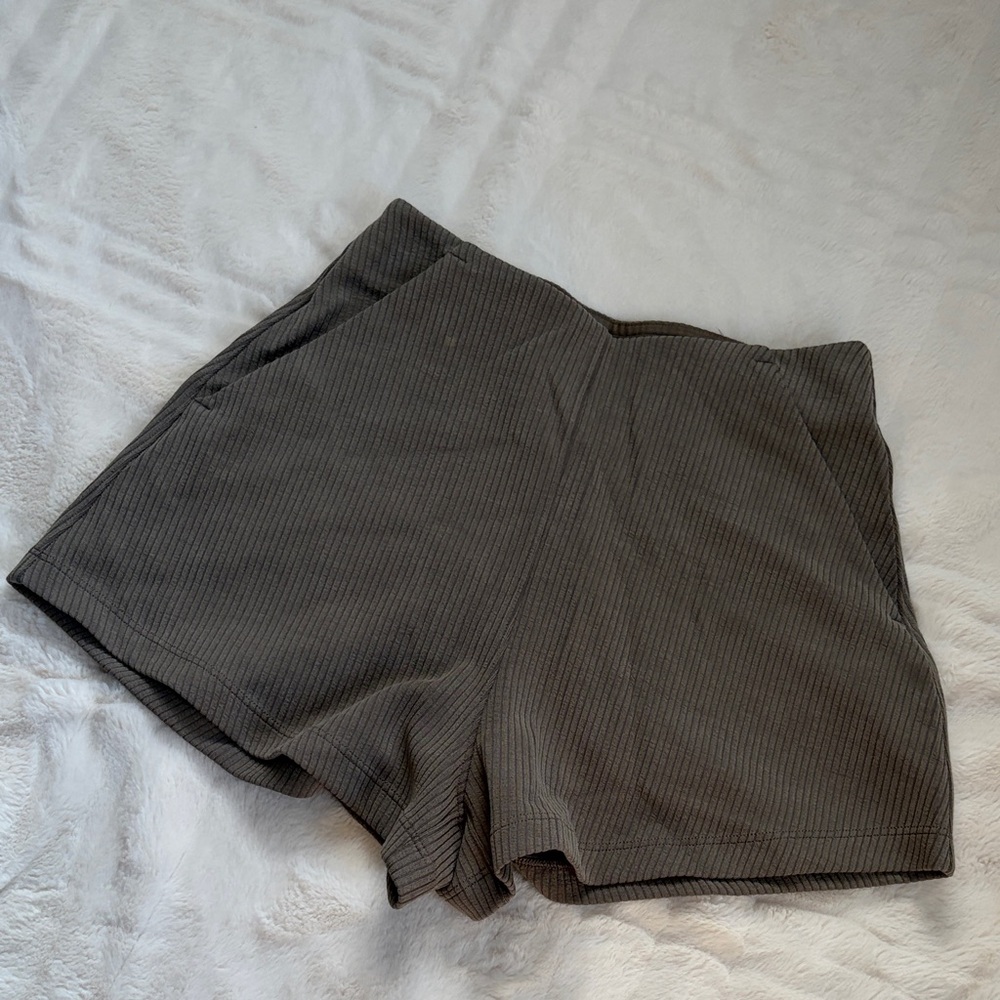 Lululemon Elegant Women's Ribbed Tan Shorts
